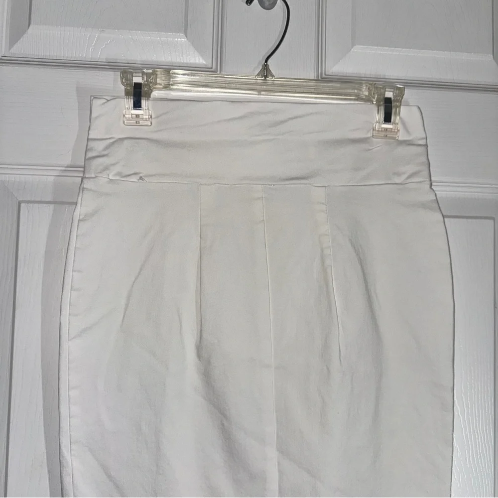 Chic White Pencil Skirt with Stretch and back split for Women size S